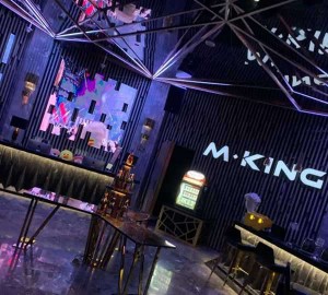 杭州日薪高的酒吧招聘酒水销售员,夜场上班适合穿黑色衣服吗？