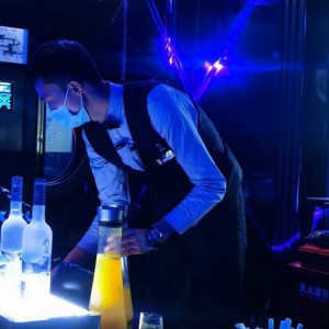 杭州临平区崇贤街道附近ktv招聘现场DJ,交五险一金吗？