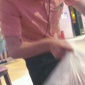 杭州新开的酒吧招聘包厢服务员,25岁以上可以做夜场招聘_