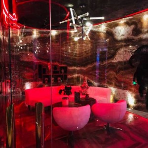 杭州什么地方有ktv招聘商务礼仪,交五险一金吗？