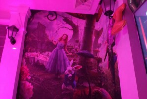 杭州西湖区翠苑街道附近酒吧招聘商务接待,全职上班收入多少