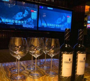 杭州钱塘区临江街道附近夜总会招聘包厢服务员,工资是怎么发放的