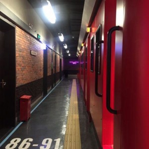 杭州拱墅区潮鸣街道附近酒吧招聘女服务员,上班有什么要求