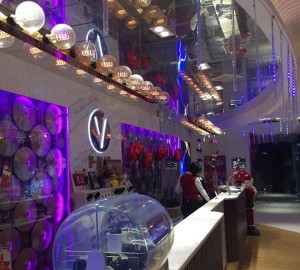 杭州上城区望江街道附近酒吧招聘商务接待,过年放假吗？