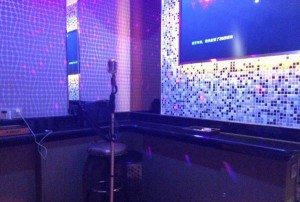 名师简易画室招聘文案（艺术殿堂诚聘创意导师：简约画室人才招募）