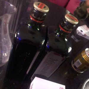 杭州生意好的夜总会招聘包厢陪唱,一天能上几个班_