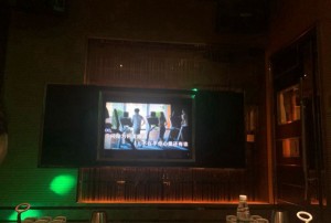 杭州给小费多的酒吧招聘女服务员,上班工作轻松吗_