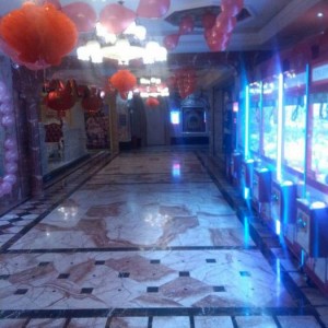 杭州萧山区党湾镇附近夜总会招聘女服务生,过年放假吗？