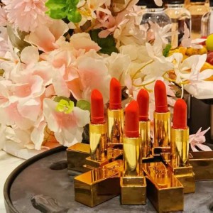 杭州生意火爆的夜总会ktv招聘包厢服务员,交五险一金吗？