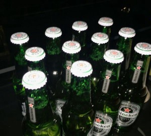 杭州临安区锦南街道附近夜总会招聘包厢陪唱,过年放假吗？