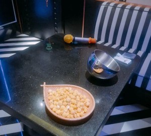 优秀客服招聘文案搞笑（笑料不断的客服招募公告：寻找那位能逗乐客户的你！）