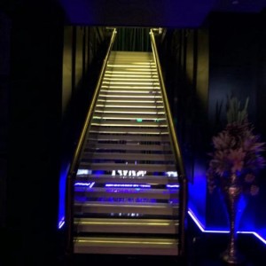 杭州知名的夜场招聘包厢服务员,夜场上班适合穿黑色衣服吗？