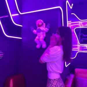 招聘美女摆摊文案范文（诚邀佳人共筑摊位：创意摆摊招募文案示例）